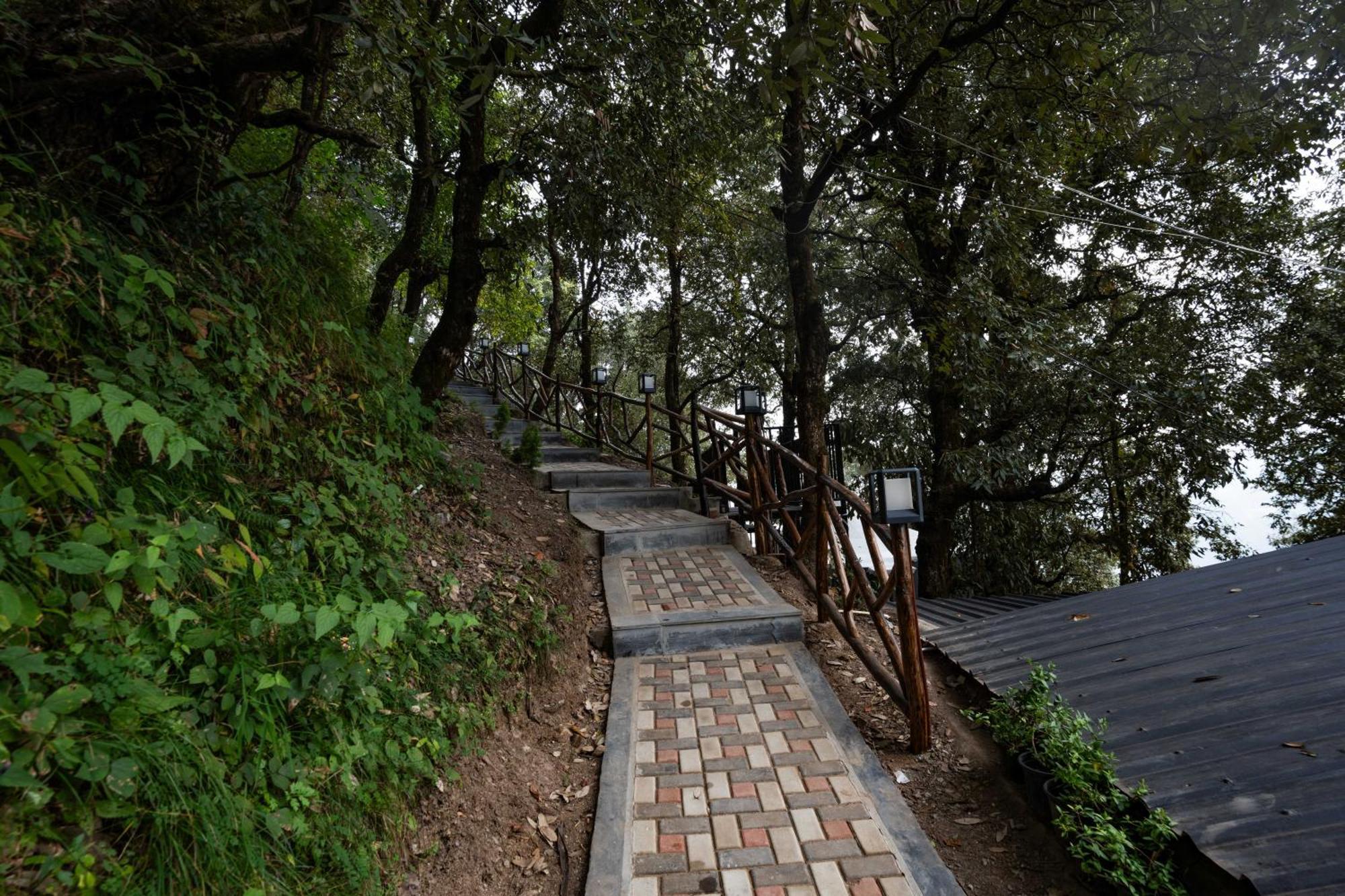 The Whispering Oaks Hotel Нейнитал Екстериор снимка